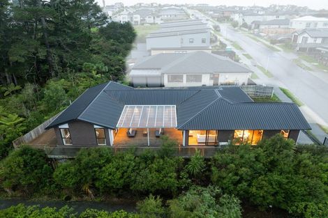 Photo of property in 7 Kaimai Avenue, Massey, Auckland, 0614