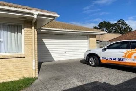 Photo of property in 2/7 Bernie Edwards Place, Botany Downs, Auckland, 2010