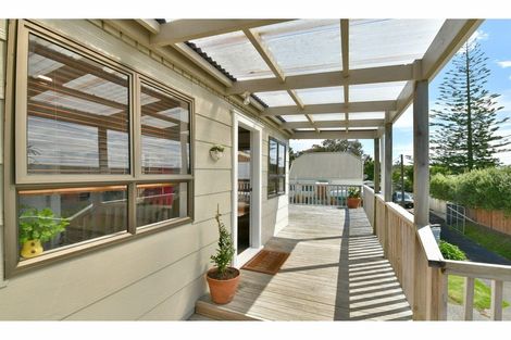 Photo of property in 30 Holiday Road, Stanmore Bay, Whangaparaoa, 0932