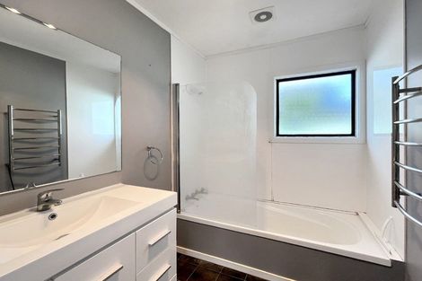 Photo of property in 27 Tiller Close, Kelvin Grove, Palmerston North, 4414