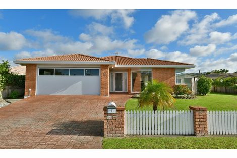 Photo of property in 1 Lakeside Drive, Orewa, 0931