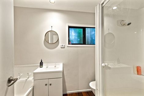 Photo of property in 22 Dawnhaven Drive, Te Atatu Peninsula, Auckland, 0610