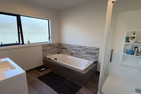 Photo of property in 34 Atlantic Drive, Fitzherbert, Palmerston North, 4410