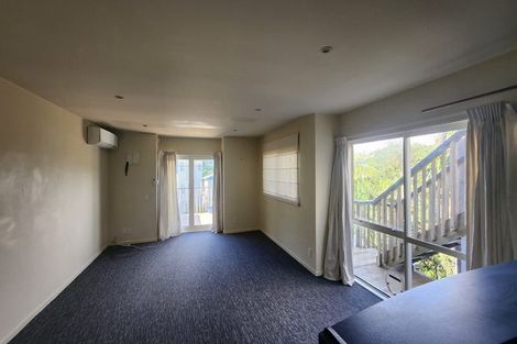 Photo of property in 15 Kopiko Way, Brooklyn, Wellington, 6021