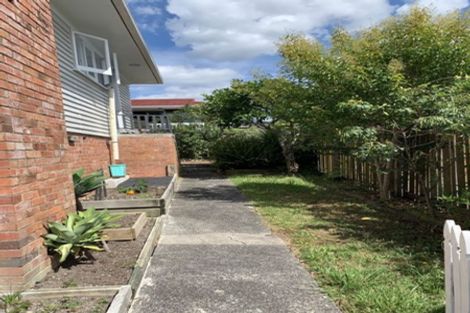 Photo of property in 9 Lex Avenue, Green Bay, Auckland, 0604