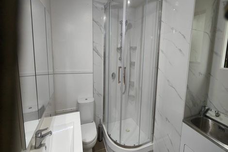 Photo of property in 2/68 Totaravale Drive, Totara Vale, Auckland, 0629