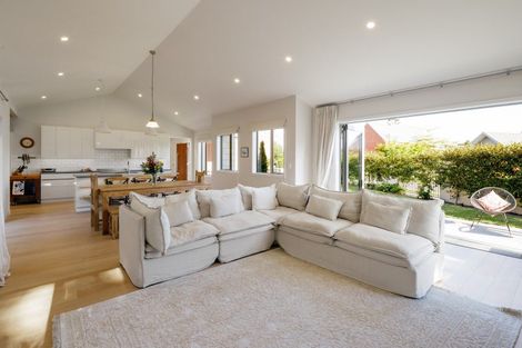 Photo of property in 3 Le Quesnoy Place, Cambridge, 3434