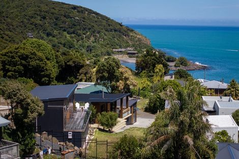 Photo of property in 14 Whaanga Road, Raglan, 3297