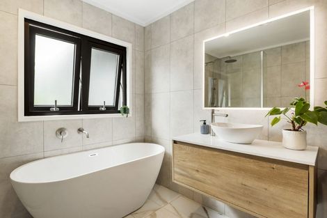 Photo of property in 30 Bay Vista Drive, Red Beach, 0932