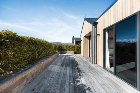 Photo of property in 15 Mount Creighton Crescent, Wanaka, 9305