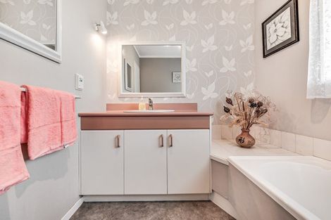 Photo of property in 35 Halyard Close, Flagstaff, Hamilton, 3210