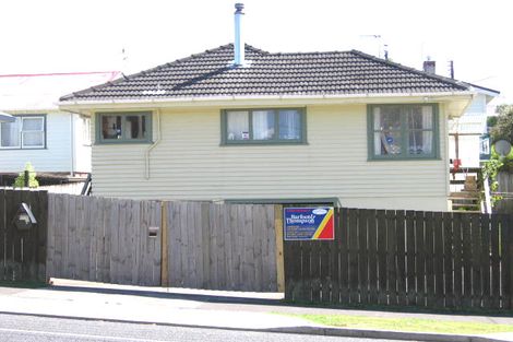 Photo of property in 35 Hutchinson Avenue, New Lynn, Auckland, 0600