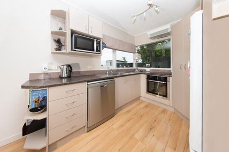 Photo of property in 1/215 Eskdale Road, Birkenhead, Auckland, 0626