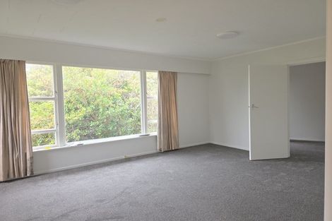 Photo of property in 2 Alder Place, Newlands, Wellington, 6037