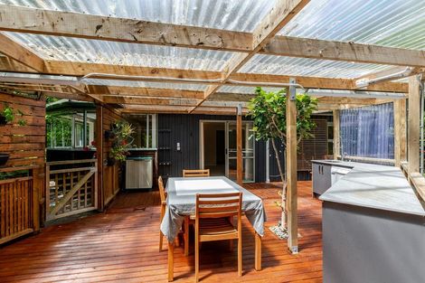 Photo of property in 8a Williams Terrace, Fitzherbert, Palmerston North, 4410