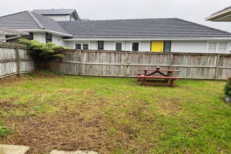 Photo of property in 5 Shamrock Lane, Te Atatu Peninsula, Auckland, 0610