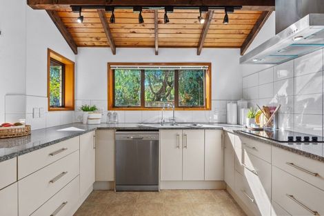 Photo of property in 5 Totara Grove, Hillcrest, Auckland, 0627