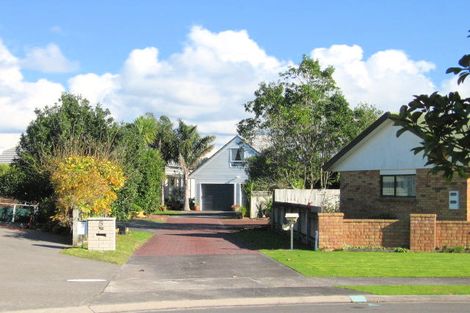 Photo of property in 7 Barton Place, Orewa, 0931