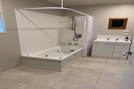 Photo of property in 20 Messenger Terrace, Oakura, 4314