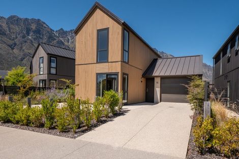 Photo of property in 15 Mulholland Drive, Jacks Point, 9371