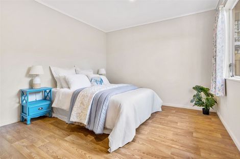 Photo of property in 18 Kearney Place, Massey, Auckland, 0614