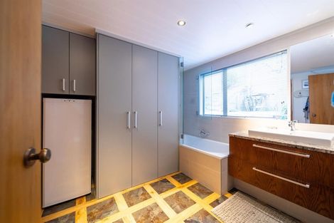 Photo of property in 7b Cameron Place, Fernhill, Queenstown, 9300