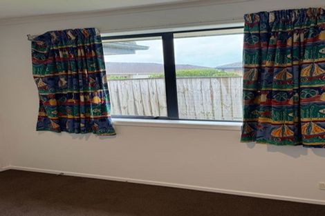 Photo of property in 41 Breaker Grove, Waiuku, 2123
