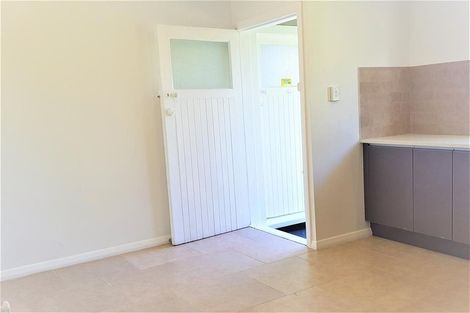 Photo of property in 1/166 Lake Road, Northcote, Auckland, 0627