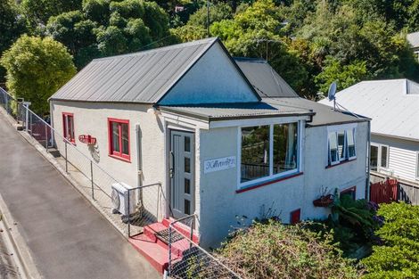 Photo of property in 24 Voelas Road, Lyttelton, 8082