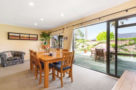 Photo of property in 13 Chesterfield Place, Rototuna, Hamilton, 3210