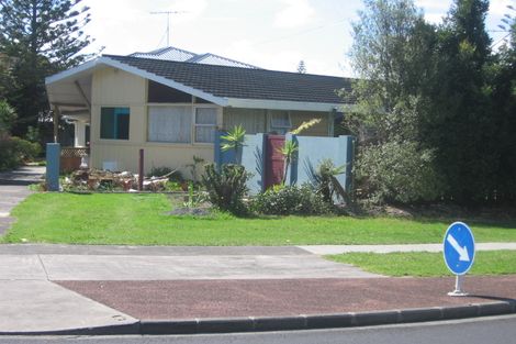 Photo of property in 1/239 Lake Road, Northcote, Auckland, 0627