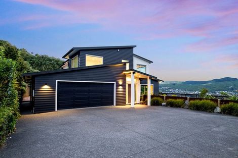 Photo of property in 26 Kilkelly Close, Tawa, Wellington, 5028