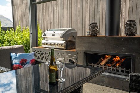 Photo of property in 35 Double Cone Road, Jacks Point, Queenstown, 9371