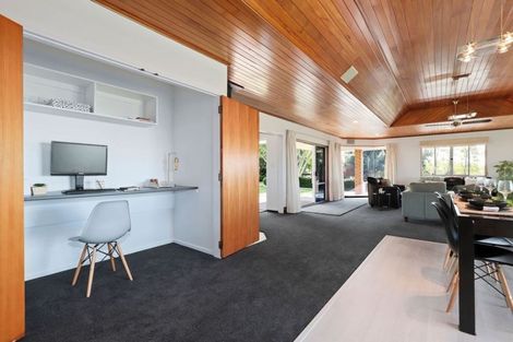 Photo of property in 60 Lee Road, Hannahs Bay, Rotorua, 3010
