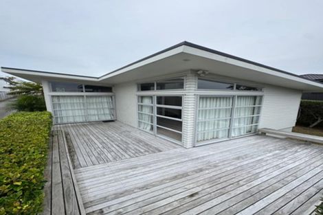 Photo of property in 8a Glenfield Road, Birkenhead, Auckland, 0626