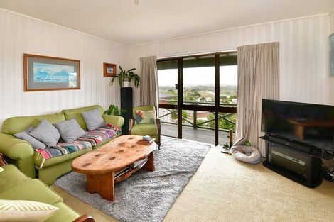 Photo of property in 30 Hand Road, Helensville, 0800