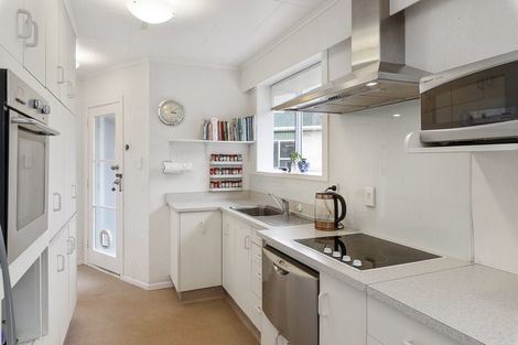 Photo of property in 9 Nimmo Avenue West, Waikanae, 5036