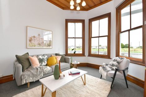 Photo of property in 21 Railway Street, Helensville, 0800