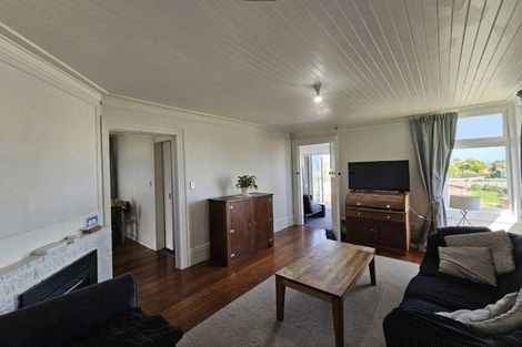 Photo of property in 33 Rangiora Street, Castlecliff, Whanganui, 4501