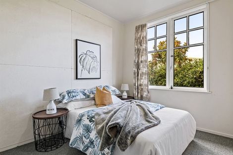 Photo of property in 13 Islington Avenue, New Lynn, Auckland, 0600