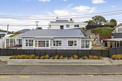 Photo of property in 28 Eden Street, Island Bay, Wellington, 6023