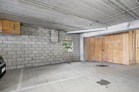 Photo of property in Endeavour Apartments, 11/125u Thorndon Quay, Pipitea, Wellington, 6011