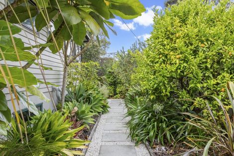 Photo of property in 8 Jays Road, Titirangi, Auckland, 0604