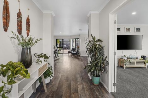 Photo of property in 28 Madison Street, Cambridge, 3434