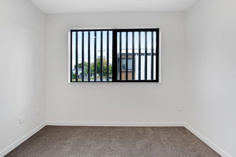 Photo of property in 4/196 Royal Road, Massey, Auckland, 0614