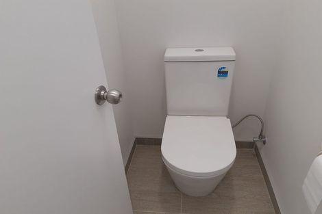 Photo of property in 1a Kiwi Esplanade, Mangere Bridge, Auckland, 2022