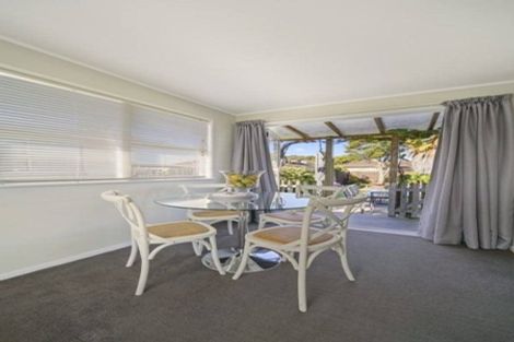 Photo of property in 72 Walworth Avenue, Pakuranga Heights, Auckland, 2010