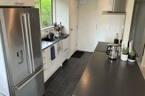 Photo of property in 31 Pipitea Place, Massey, Auckland, 0614