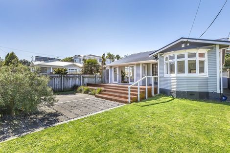 Photo of property in 99 The Parade, Island Bay, Wellington, 6023