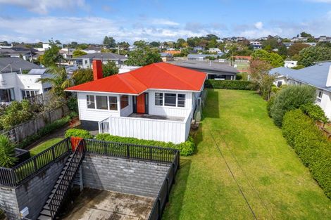 Photo of property in 54 Waiwaka Terrace, Strandon, New Plymouth, 4312